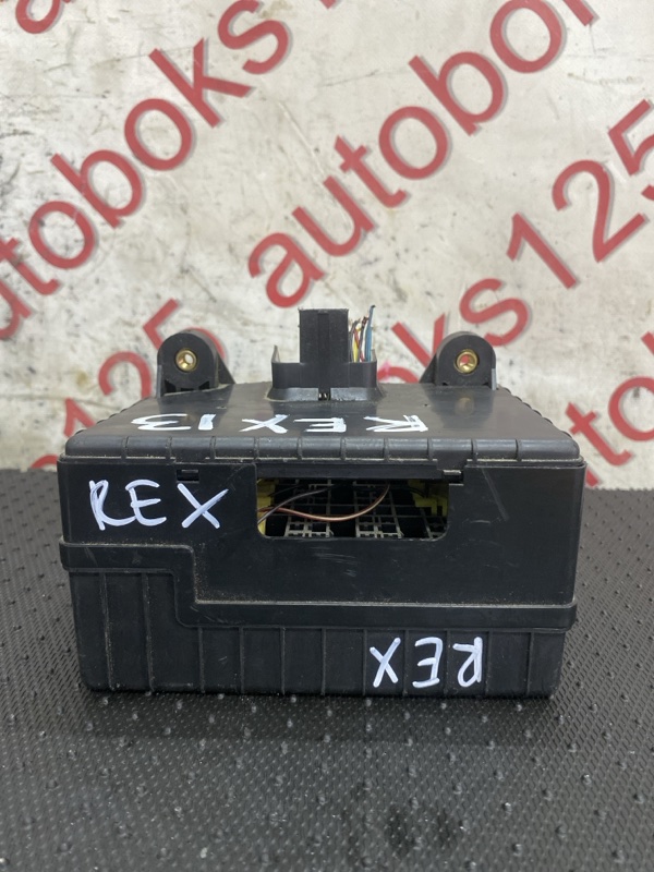 Блок предохранителей для SsangYong Rexton RJN D27DTP, 8210A08373, 8210A08373 4 ракурс Блок предохранителей для SsangYong Rexton RJN D27DTP, 8210A08373, 8210A08373 4 ракурс