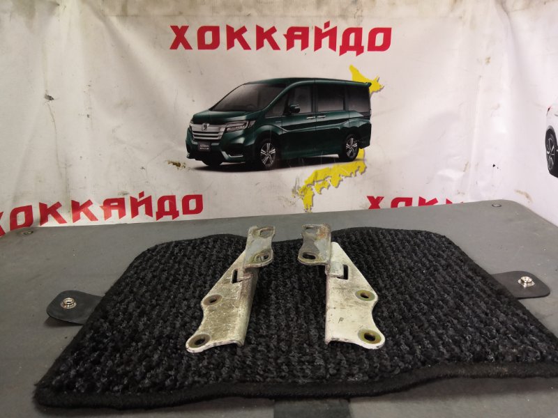 Петля капота Nissan Cefiro A32 VQ20DE