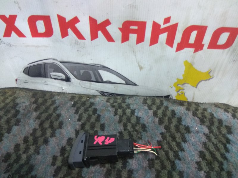 Кнопки в салон Toyota Townace YR30G 3Y-EU 01.1992