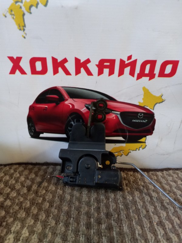 Замок багажника Toyota Mark Ii JZX100 1JZ-GE 08.1998 задний