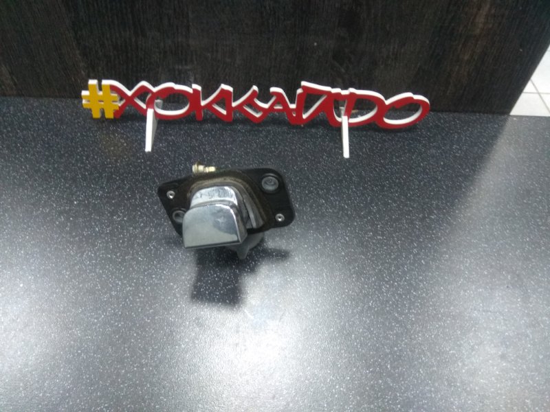 Кнопка открывания багажника Toyota Caldina ST210G 3S-FE 01.2000 задняя