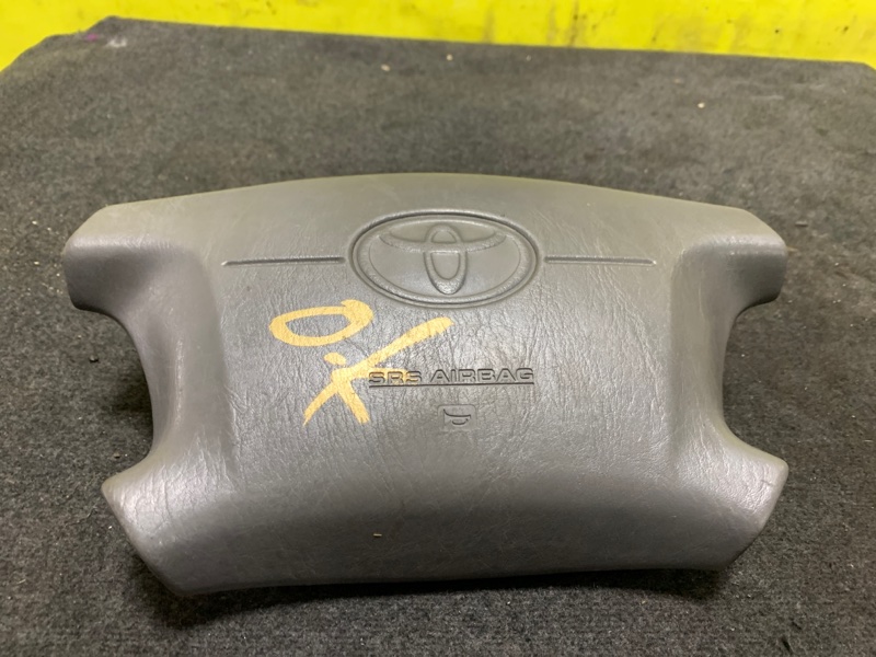Крышка подушки безопасности водителя Toyota Ipsum SXM15G 3S-FE 04.1998
