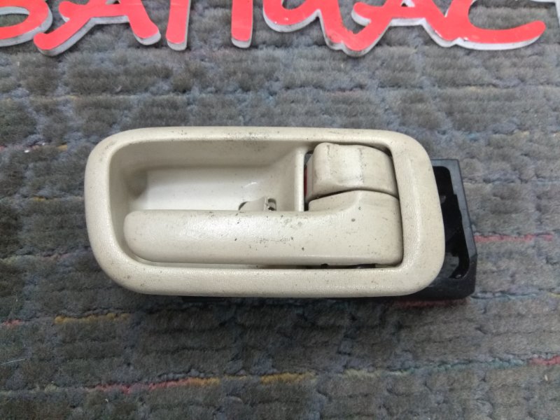 Ручка двери внутренняя Toyota Ipsum SXM15G 3S-FE 04.1998 задняя правая