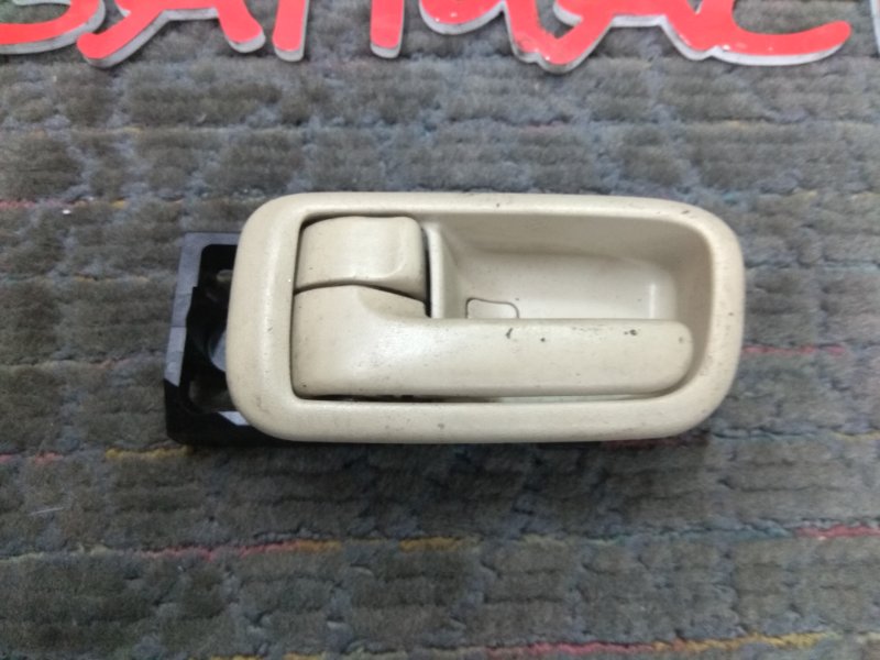 Ручка двери внутренняя Toyota Ipsum SXM15G 3S-FE 04.1998 задняя левая
