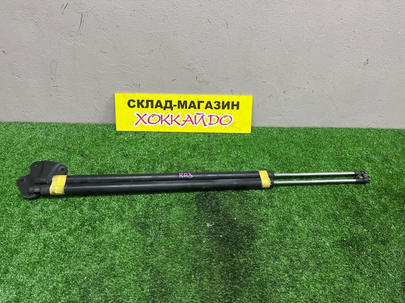 Амортизатор багажника Honda Stepwgn RF3 K20A 04.2001 задний