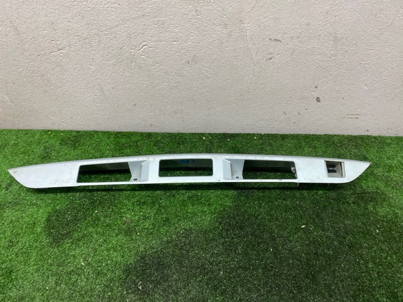 Накладка багажника Mazda Premacy CP8W FP 04.1999