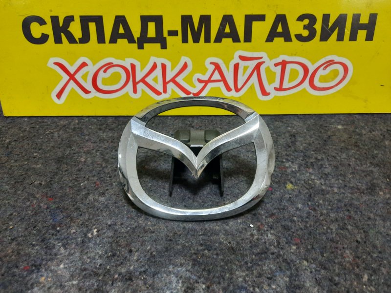 Эмблема Mazda Bongo SK22V R2 передняя