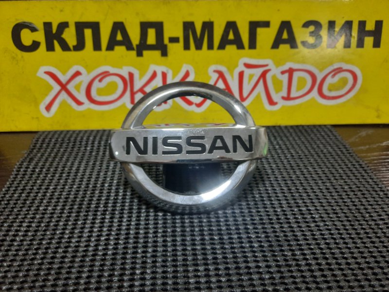 Эмблема Nissan Lafesta B30 MR20DE 05.2007 передняя