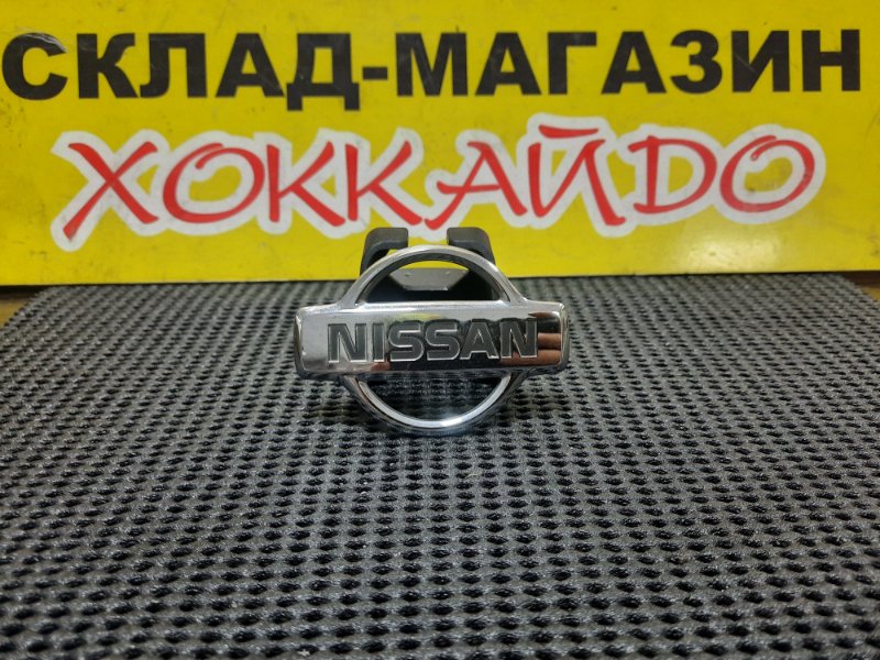 Эмблема Nissan Cube AZ10 CGA3DE 02.1998 задняя