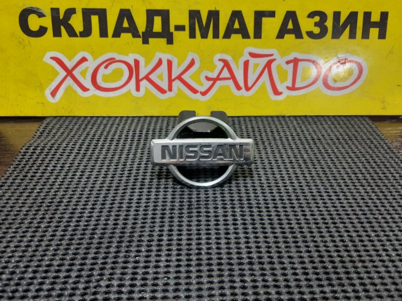 Эмблема Nissan Largo VW30 KA24DE 05.1993 задняя