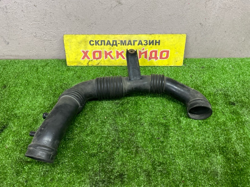 Патрубок воздушного фильтра Mazda Demio DW3W B3-ME 08.1996