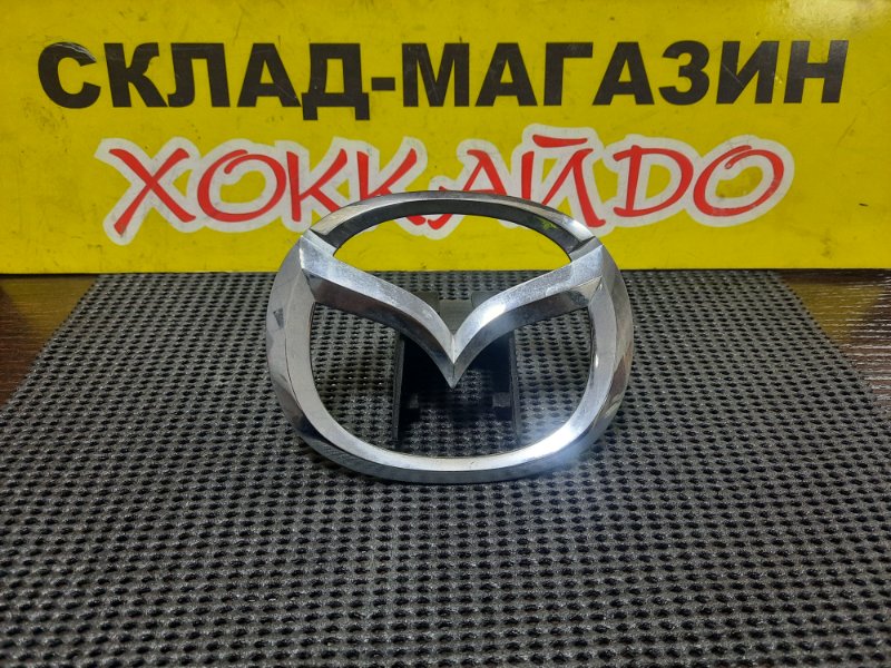 Эмблема Mazda Bongo SK22V R2 06.1999 передняя