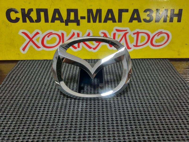 Эмблема Mazda Bongo SK22V F8 06.1999 передняя