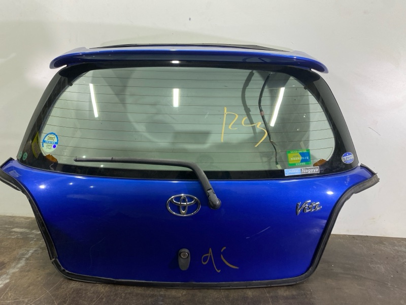 Дверь задняя багажника Toyota Vitz NCP10 2NZ-FE 01.1999