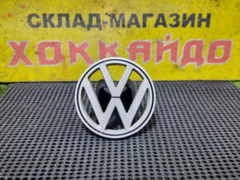 Эмблема Volkswagen Kaefer 1300 01.1970 передняя