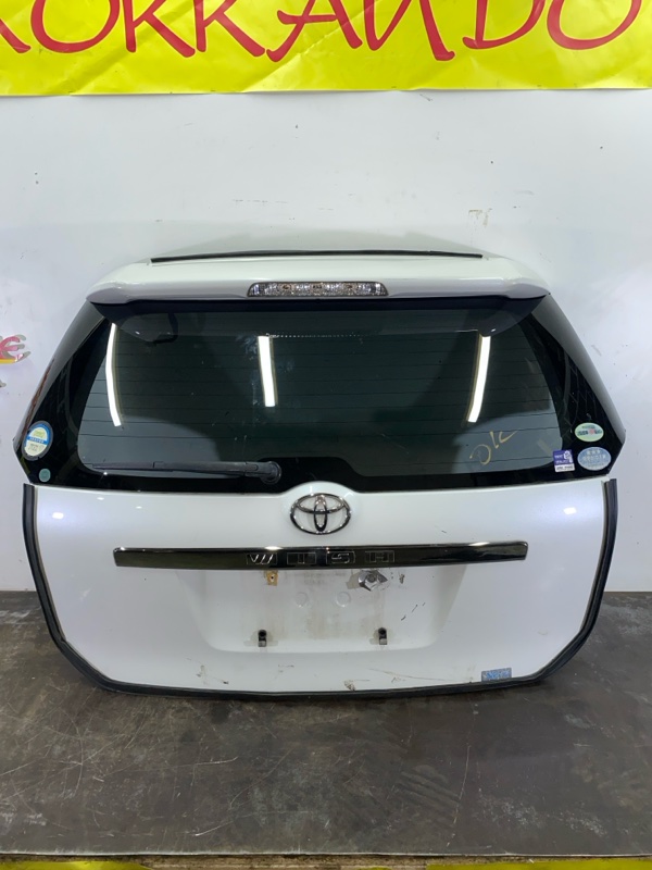 Дверь задняя багажника Toyota Wish ZNE10G 1ZZ-FE 01.2003