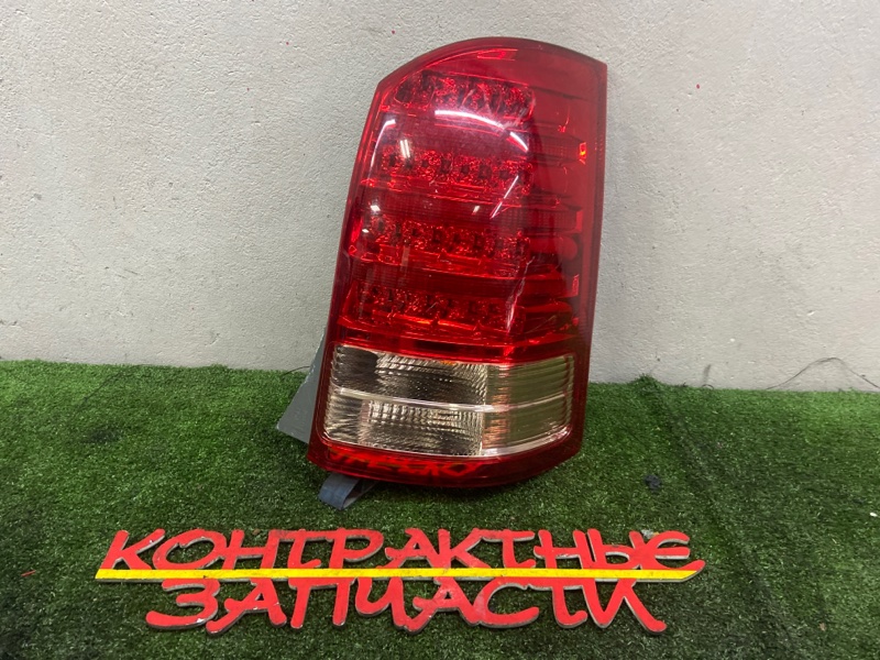 Фонарь стоп-сигнала Toyota Wish ZNE10G 1ZZ-FE 09.2005 передний правый