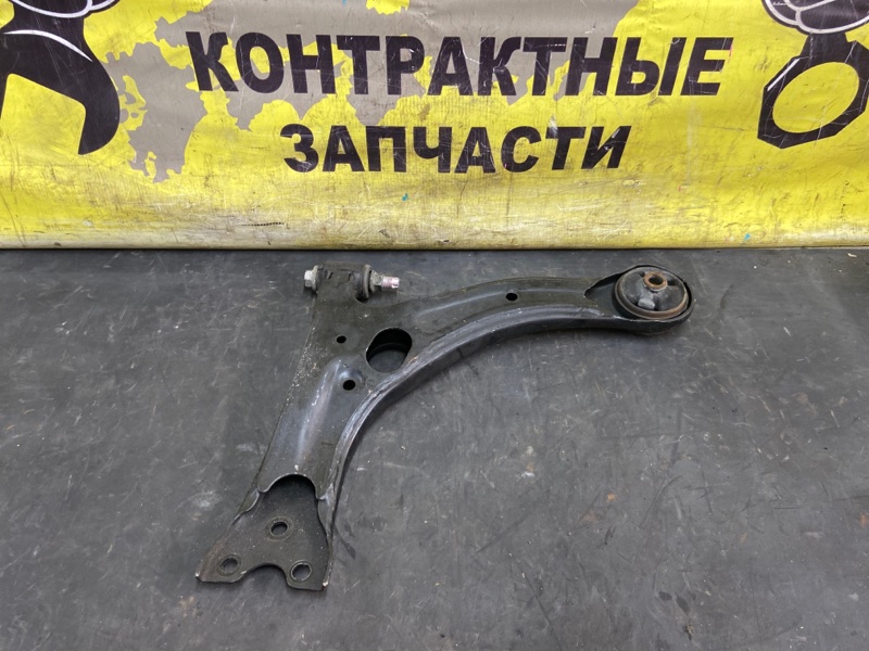 Рычаг подвески нижний Toyota Wish ZNE10G 1ZZ-FE 01.2003 передний правый