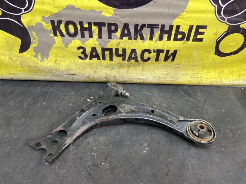 Рычаг подвески нижний Toyota Wish ZNE10G 1ZZ-FE 01.2003 передний правый