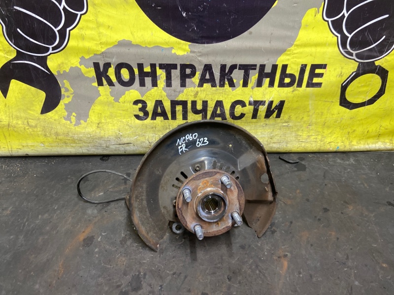 Ступица Toyota Ist NCP60 2NZ-FE 05.2002 передняя левая