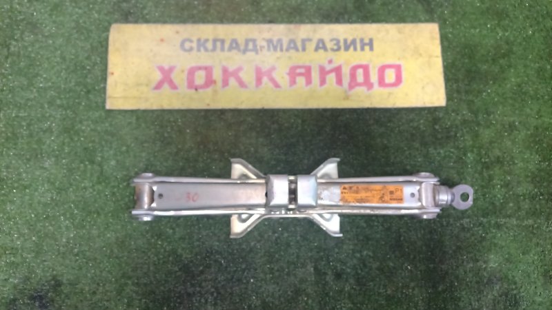 Домкрат Nissan Presage U30 KA24DE 06.1998