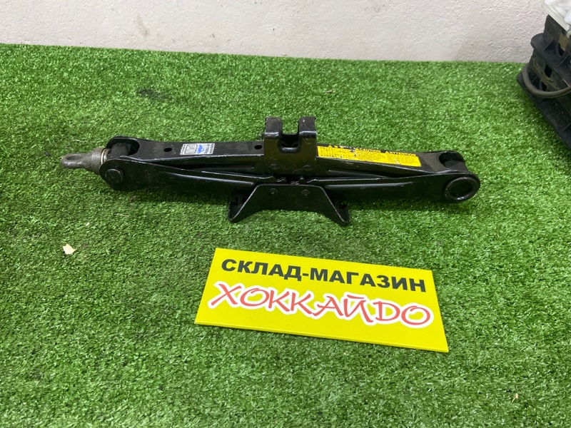 Домкрат Toyota Wish ZNE10G 1ZZ-FE 09.2005