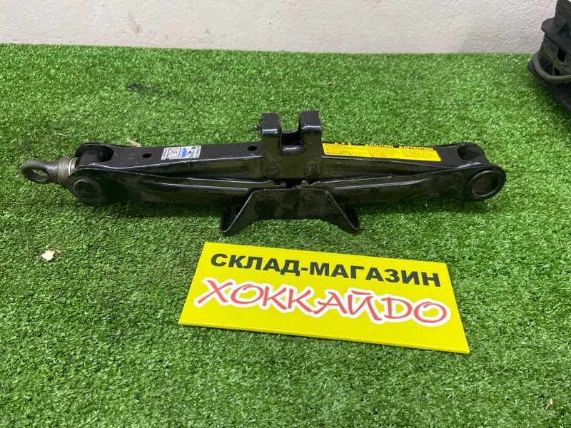 Домкрат Toyota Wish ZNE10G 1ZZ-FE 09.2005