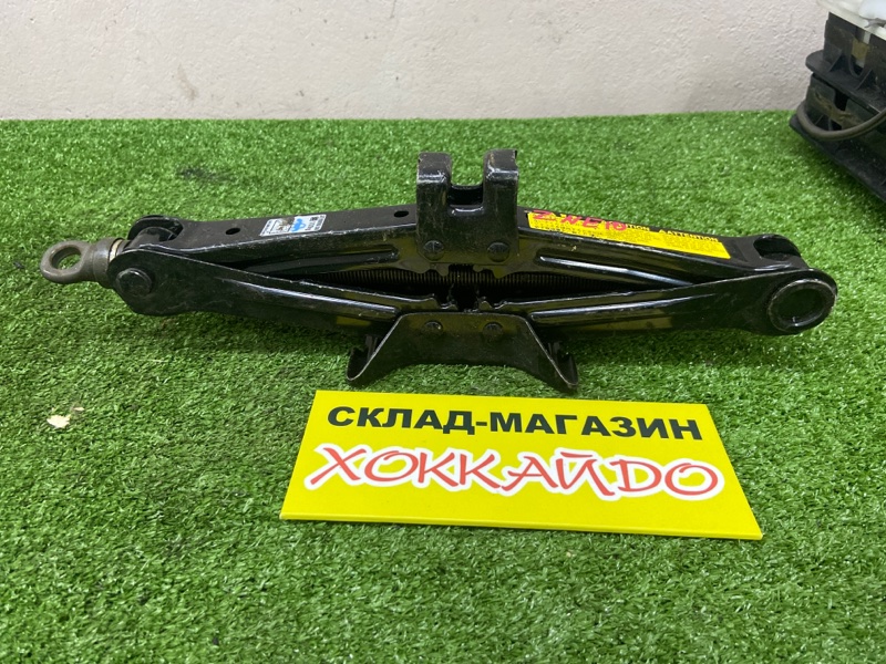 Домкрат Toyota Wish ZNE10G 1ZZ-FE 09.2005