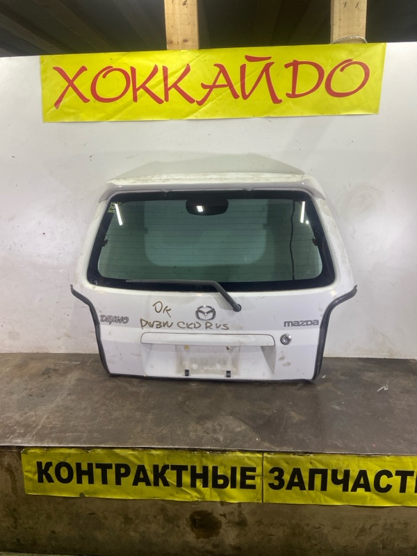 Дверь задняя багажника Mazda Demio DW3W B3E 12.1999