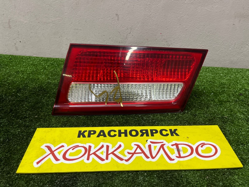 Фонарь вставка багажника Nissan Presage U30 KA24DE 06.1998 задний правый