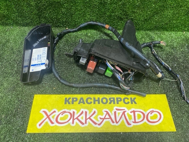 Блок предохранителей Toyota Granvia VCH10W 5VZ-FE 08.1999