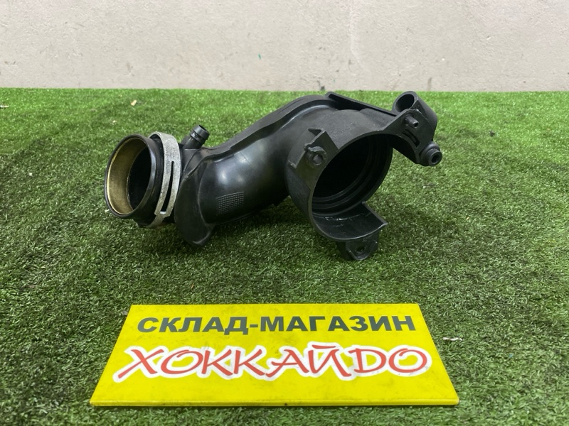 Патрубок воздушного фильтра Mercedes-Benz C-Class W203 271.940 03.2000