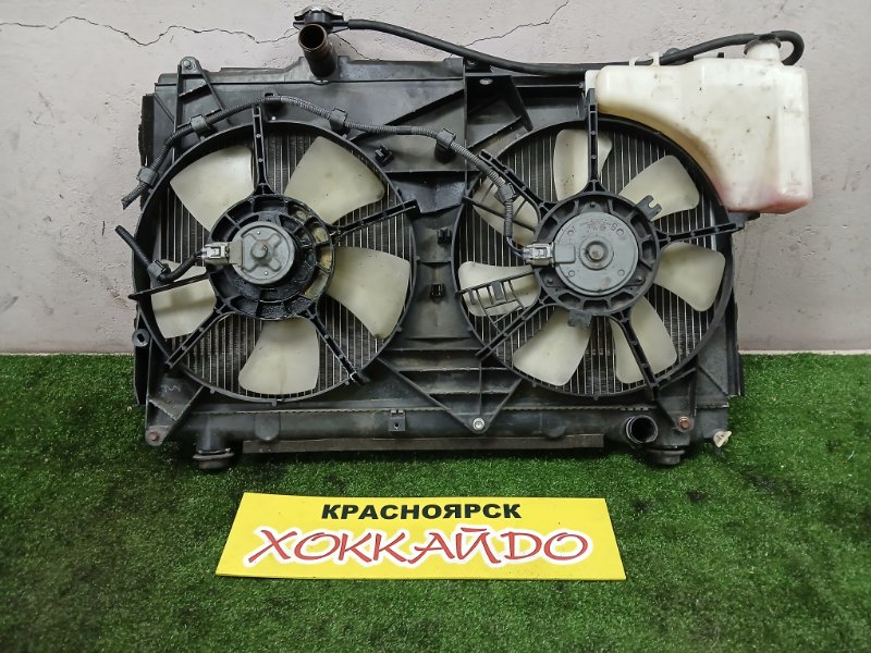 Радиатор двигателя Toyota Voxy AZR60G 1AZ-FSE 08.2004 (б/у)
