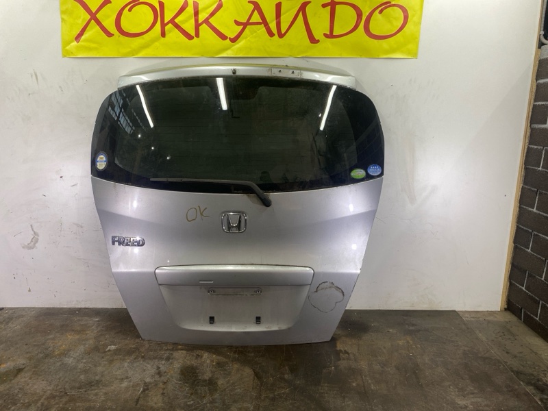 Дверь задняя багажника Honda Freed GB3 L15A 05.2008 задняя (б/у)