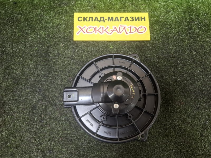 Вентилятор печки Toyota Wish ZNE10G 1ZZ-FE 09.2005 передний (б/у)