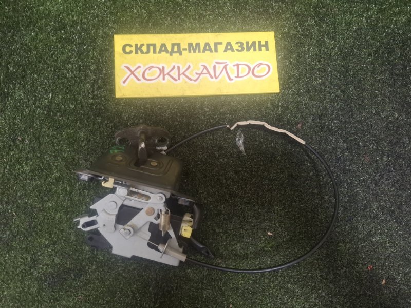 Замок багажника Subaru Forester SG5 EJ205 02.2002 задний (б/у)