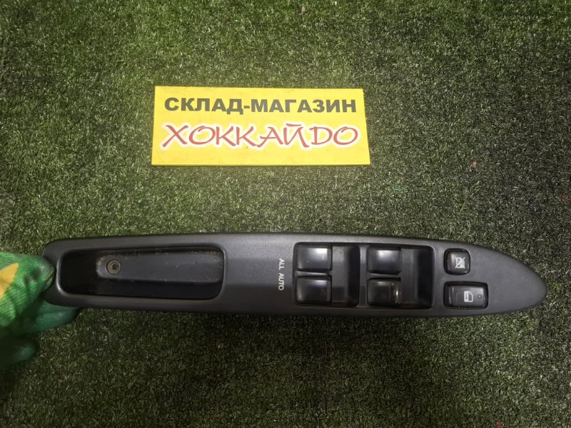 Блок управления стеклоподъемниками Toyota Ipsum ACM26W 2AZ-FE 05.2001 передний правый (б/у)