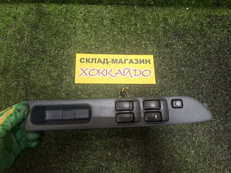 Блок управления стеклоподъемниками Mitsubishi Dion CR9W 4G63 01.2000 передний правый (б/у)