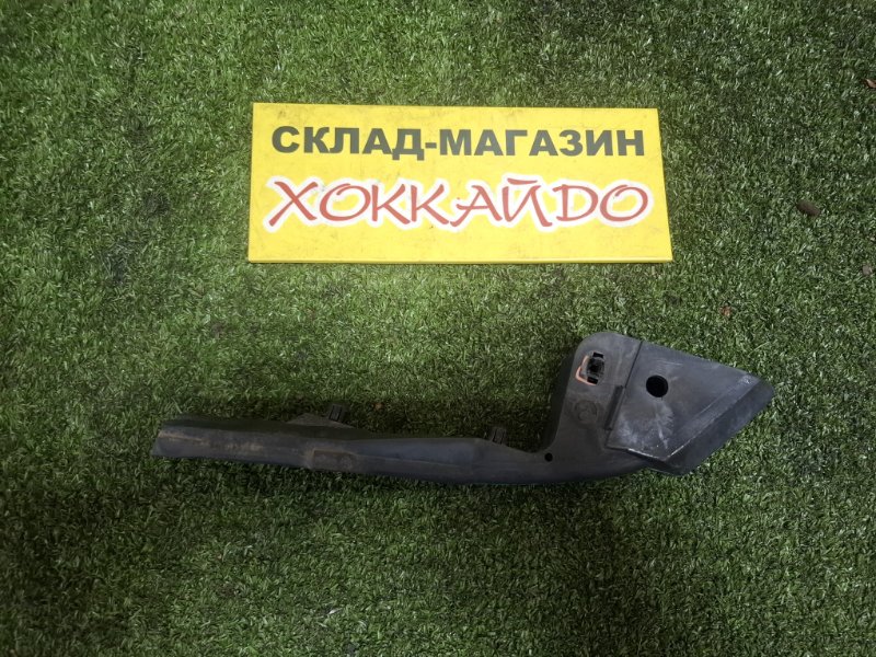 Клипса бампера Toyota Nadia SXN10 3S-FE 08.1998 передняя правая (б/у)