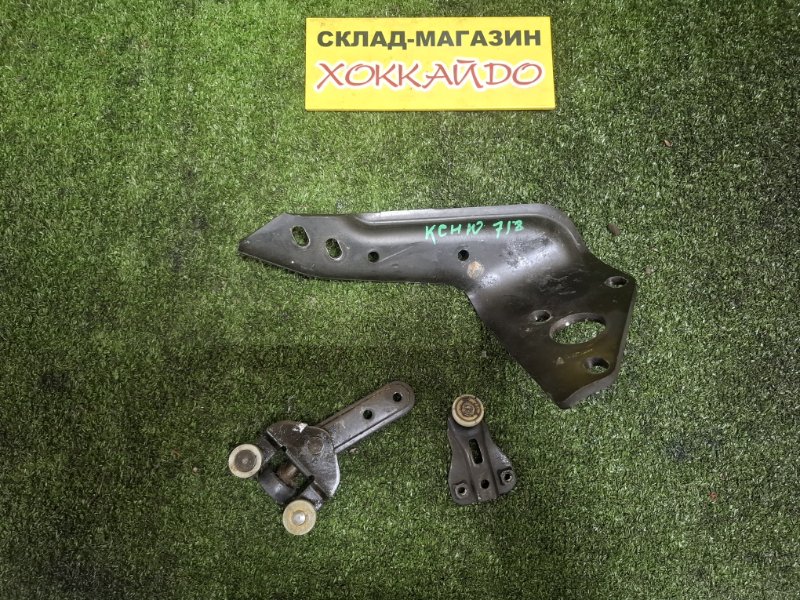 Ролик двери Toyota Granvia KCH10 1KZ-TE 08.1995 задний левый (б/у)