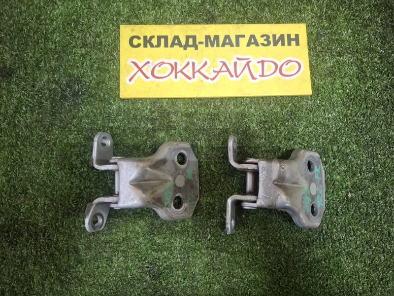 Петля двери Subaru Forester SG5 EJ205 02.2002 передняя правая (б/у)