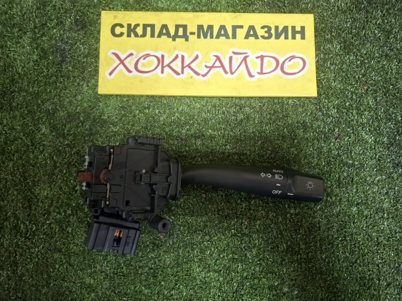 Переключатель фар Toyota Wish ZNE10G 1ZZ-FE 09.2005 (б/у)