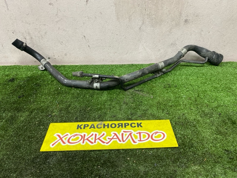 Горловина топливного бака Toyota Voxy AZR60G 1AZ-FSE 08.2004 (б/у)