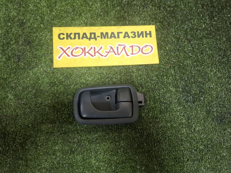 Ручка двери внутренняя Mitsubishi Dion CR9W 4G63 01.2000 передняя правая (б/у)