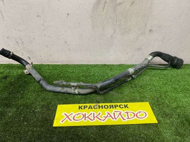 Горловина топливного бака Toyota Noah AZR60G 1AZ-FSE 08.2004 (б/у)