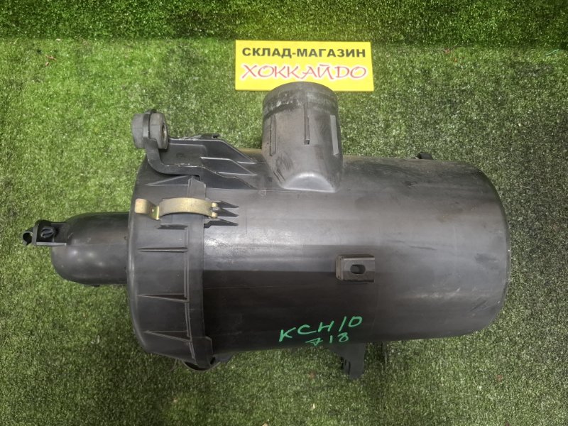 Корпус воздушного фильтра Toyota Granvia KCH10 1KZ-TE 08.1995 (б/у)