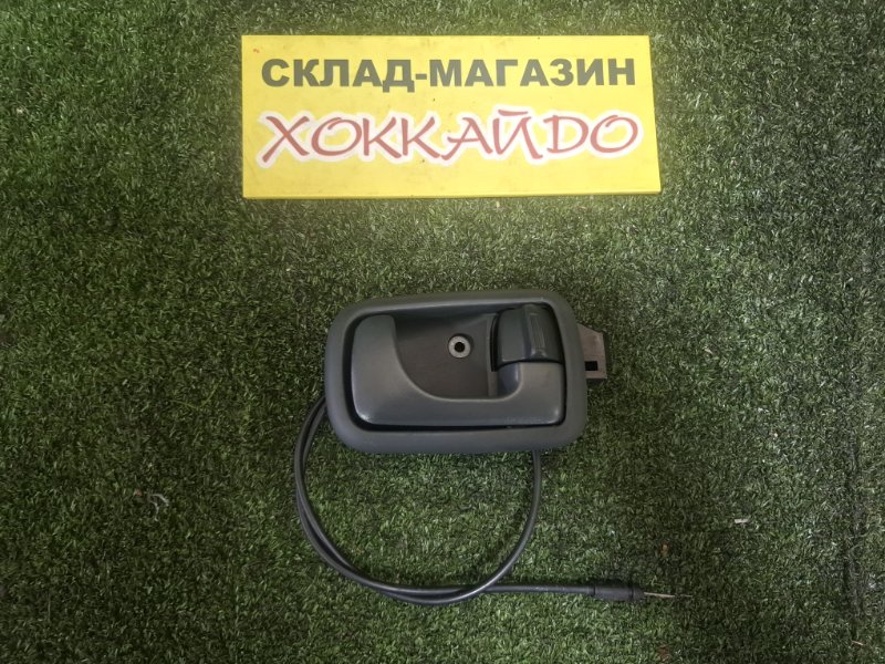 Ручка двери внутренняя Mitsubishi Dion CR9W 4G63 01.2000 передняя правая (б/у)