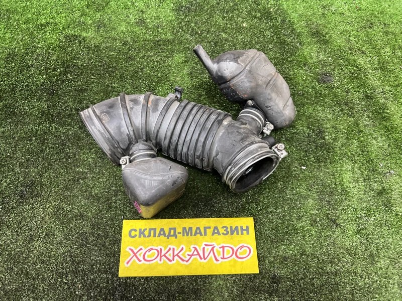 Патрубок воздушного фильтра Mitsubishi Pajero V45W 6G74 05.1997 (б/у)
