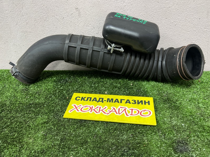 Патрубок воздушного фильтра Toyota Granvia KCH10 1KZ-TE 08.1995 (б/у)