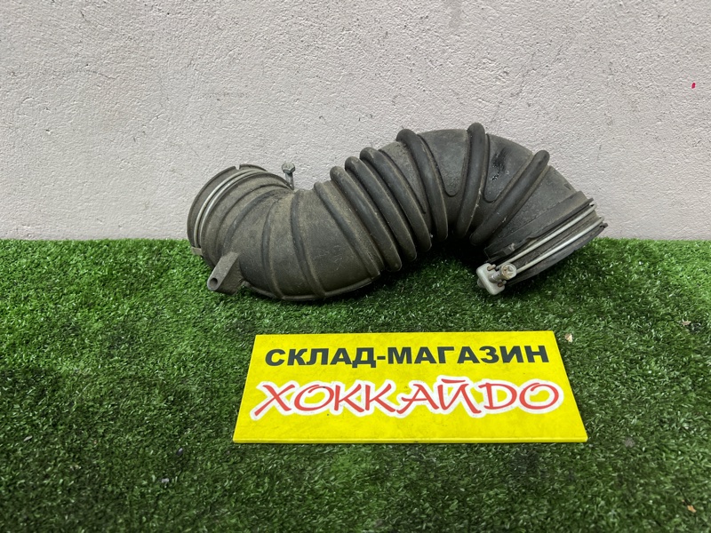 Патрубок воздушного фильтра Toyota Allion ZZT245 1ZZ-FE 12.2001 (б/у)